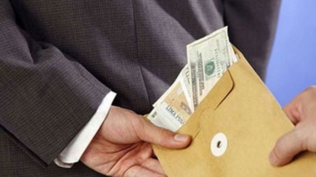 Revisiones periódicas de los delitos financieros