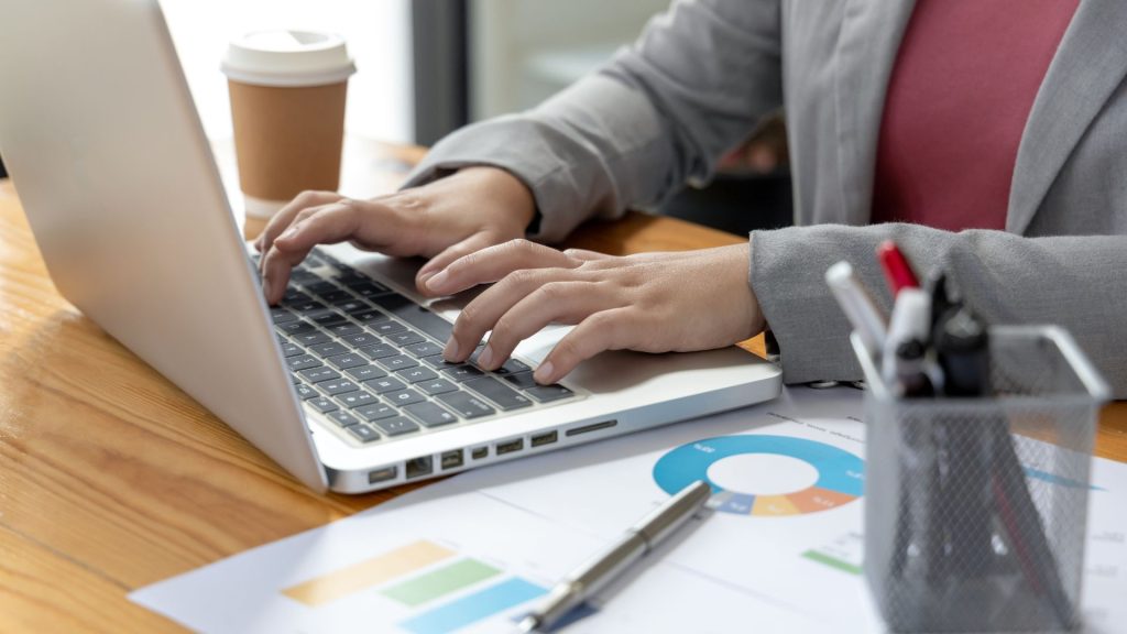Monitoreo regular de las transacciones