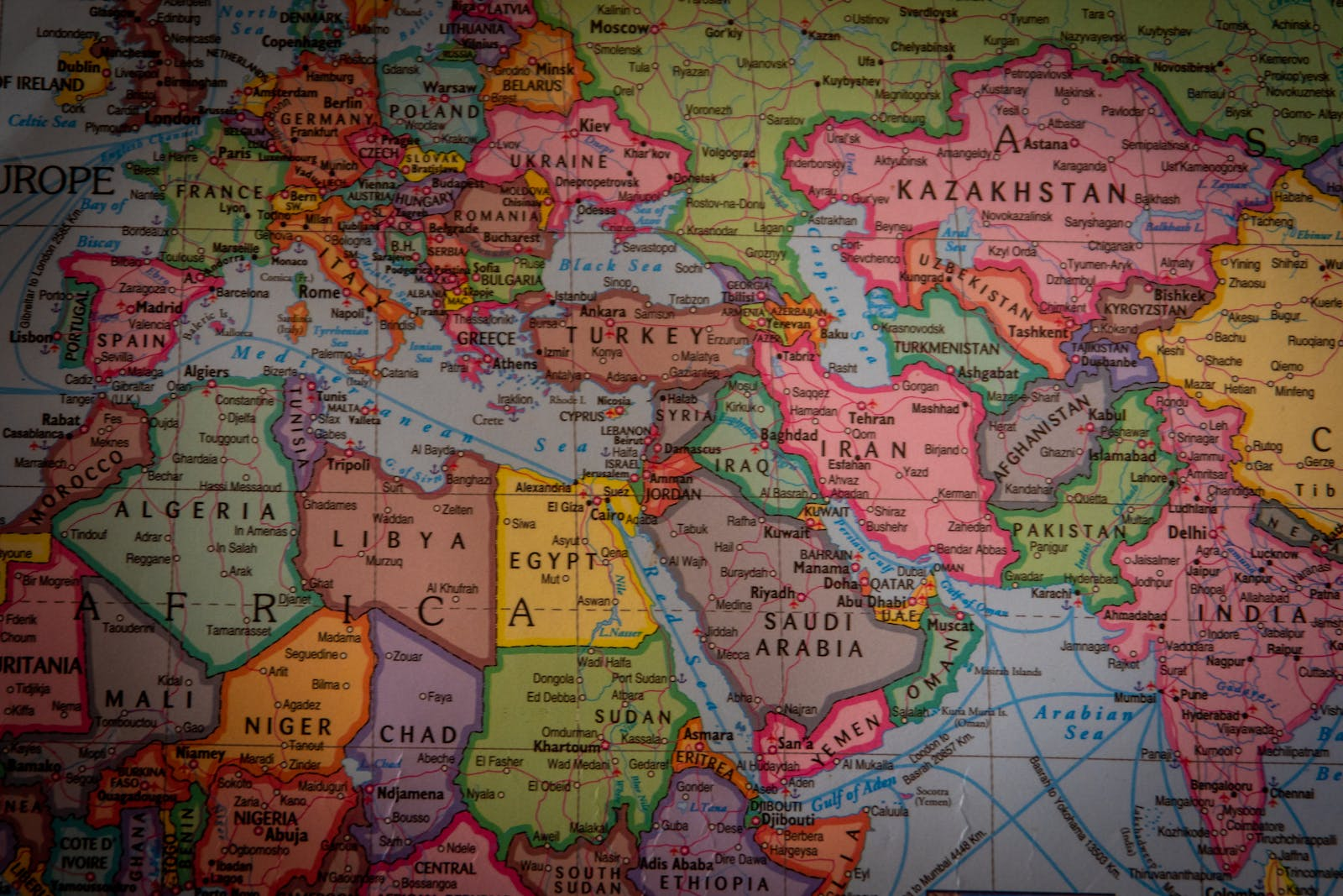 Una imagen que muestra un mapa mundial de AML (Anti-Money Laundering), incluidos los países de alto riesgo de AML.